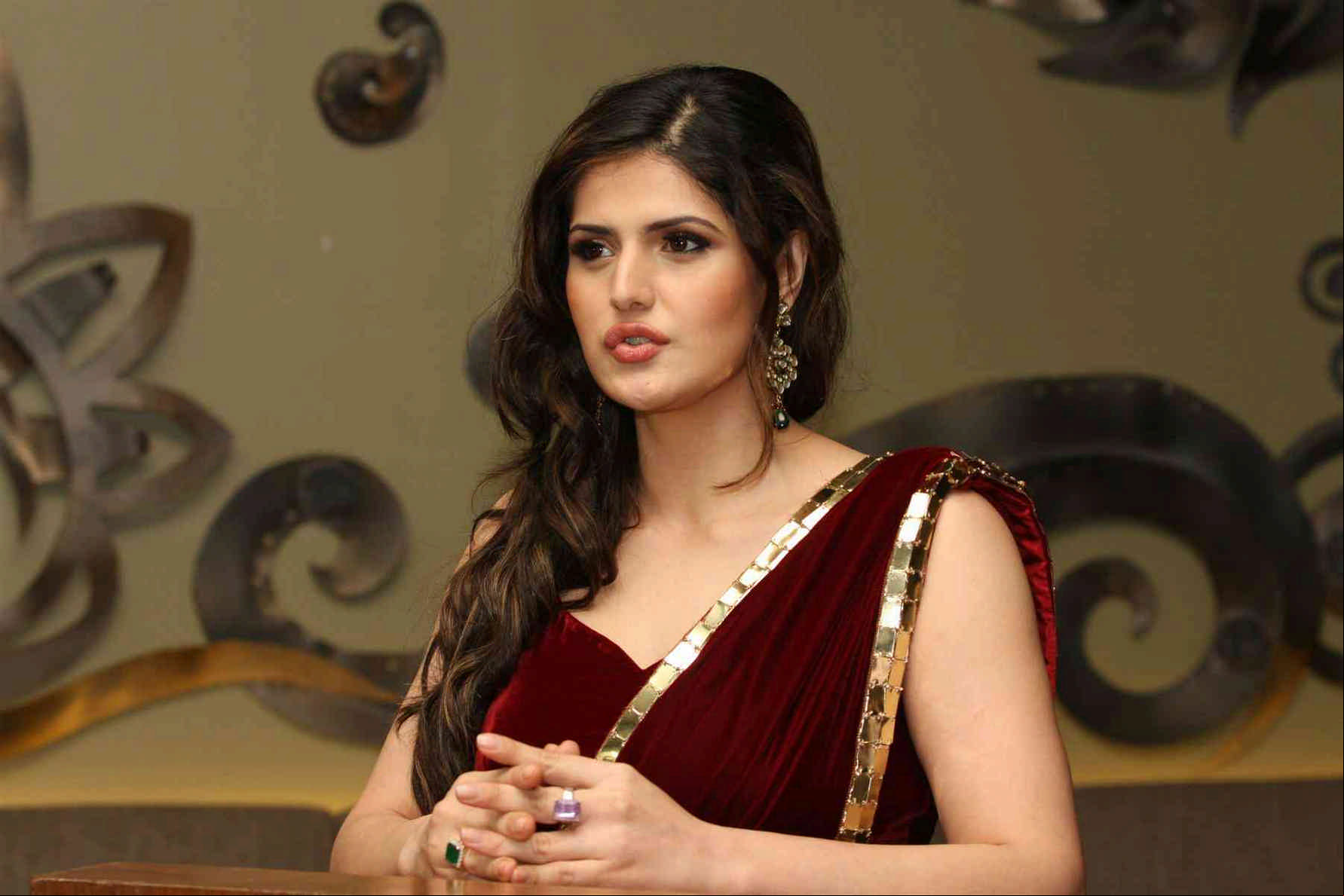 Best Actress Zarine Khan Nude Naked Boobs Pictures 6